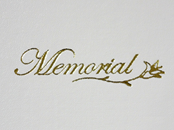 Memorial 白ケースゴールドロゴ